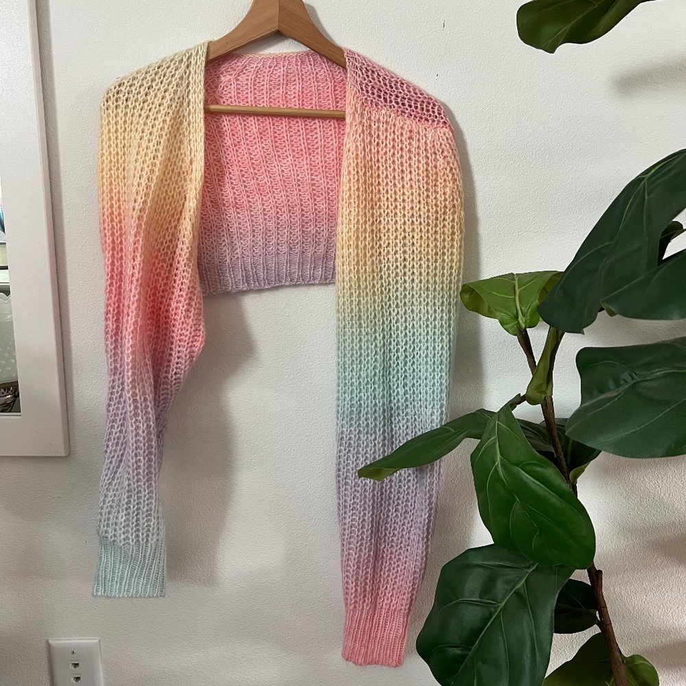 Pastel crochet bolero